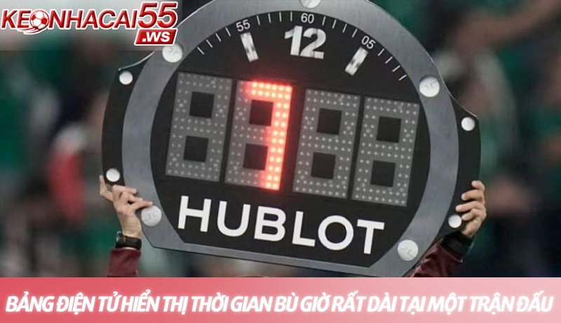 Luật bóng đá mới 2025 - Toàn bộ cập nhật quan trọng nhất 3 Bảng điện tử hiển thị thời gian bù giờ rất dài tại một trận đấu
